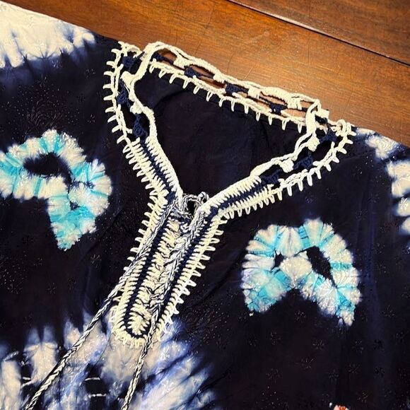 Blue White Tie Dye Embroidery Hem Bat Wing Top Blouse Women’s Medium - Picture 2 of 6